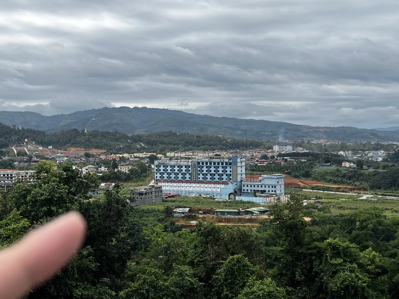 瑞丽大皇宫一带